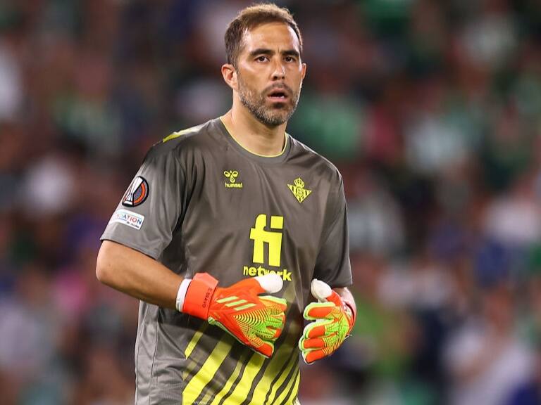 Claudio Bravo aún se ve con opciones en La Roja: "Hace las cosas como las estoy haciendo me mantendrá las puertas abiertas"