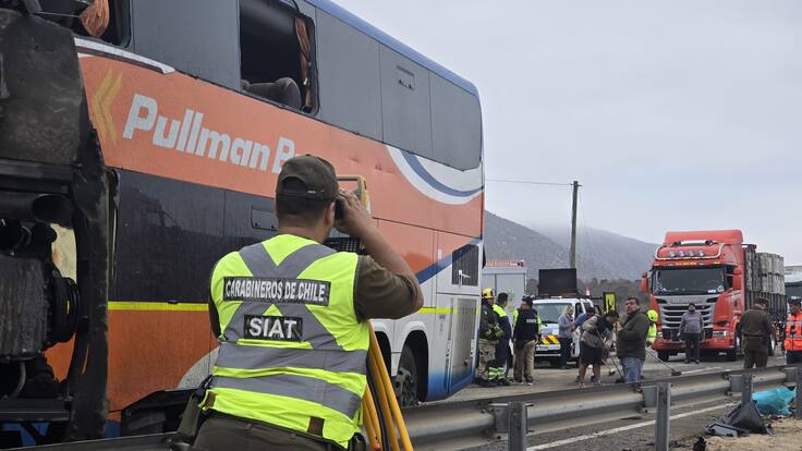 6 personas muertas y 12 en riesgo vital: esto es lo que se sabe sobre el fatal choque de buses en la región de Coquimbo