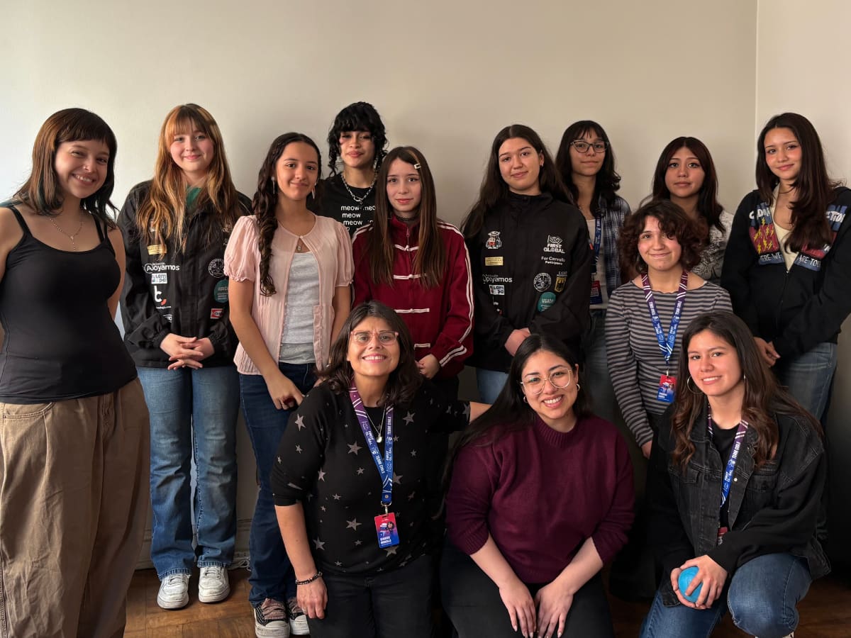 Jóvenes chilenas buscan llegar al mundial de robótica en Corea, pero aún no logran costear su viaje