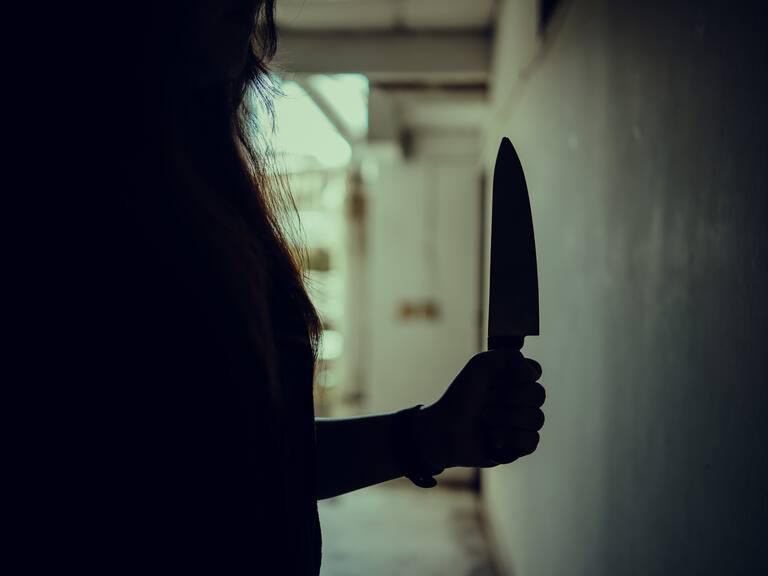 Mujer quizo obligar a su expareja a grabar un video para OnlyFans: lo atacó con un cuchillo