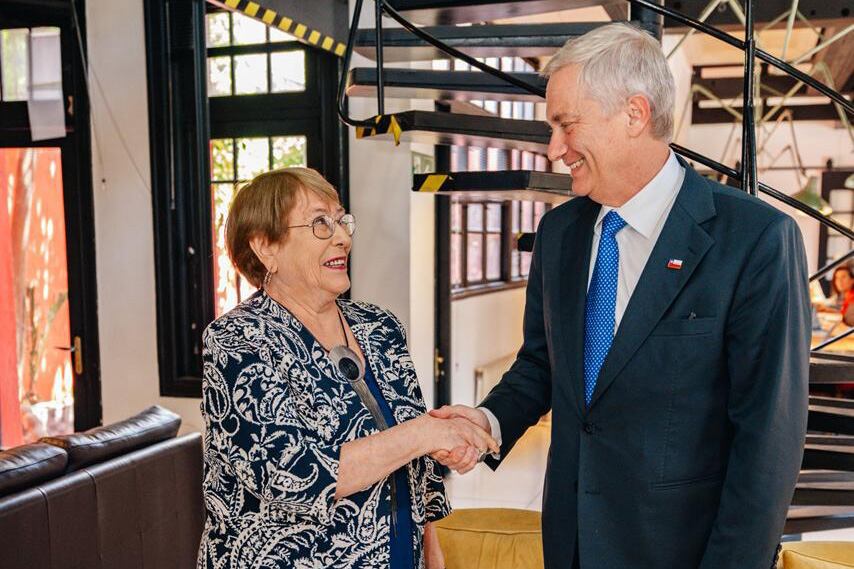 22 de diciembre de 2025/ÑUÑOA El presidente electo, José Antonio Kast, llega hasta la oficina de la ex presidenta Michelle Bachelet, donde sostendrán una reunión. 
FOTO: PRENSA JOSE ANTONIO KAST/AGENCIAUNO