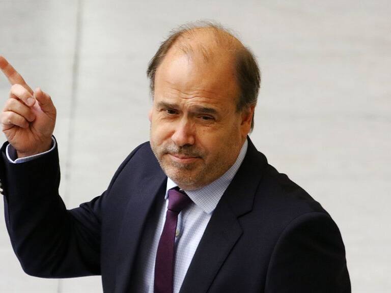 Democracia Cristiana llama a la derecha a cumplir con su compromiso por una nueva Constitución