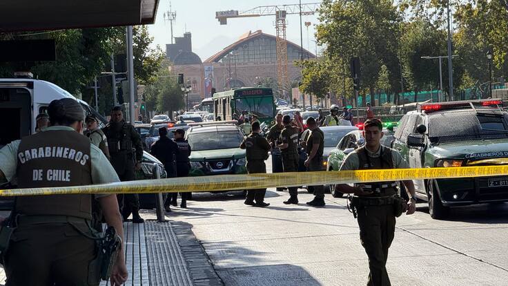 Carabineros usa su arma de servicio contra un hombre en Santiago Centro