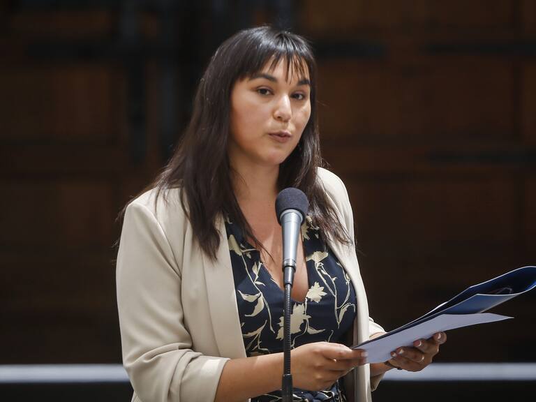 3 de diciembre del 2020/SANTIAGOLa Presidente del colegio Medico, Izkia Siches, habla durante el acto conmemorativo por el día del médico, y se realizará un homenaje a los 19 médicos fallecidos durante la pandemia, en el Palacio de La Moneda.
FOTO: SEBASTIAN BELTRAN GAETE/AGENCIAUNO