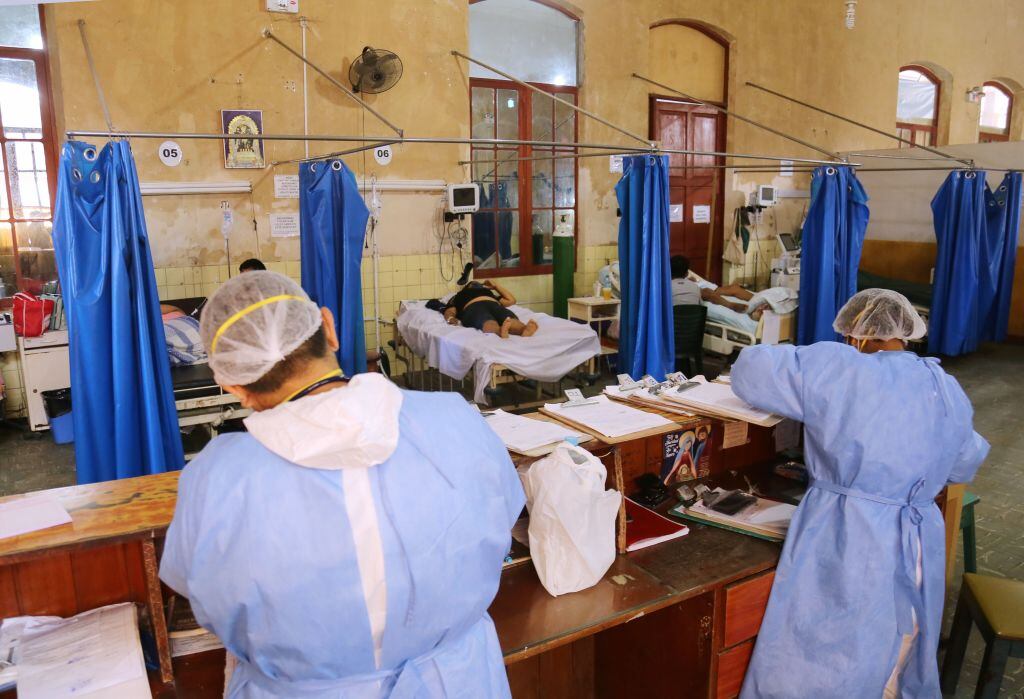 Un hospital enfrenta la crisis sanitaria en Perú