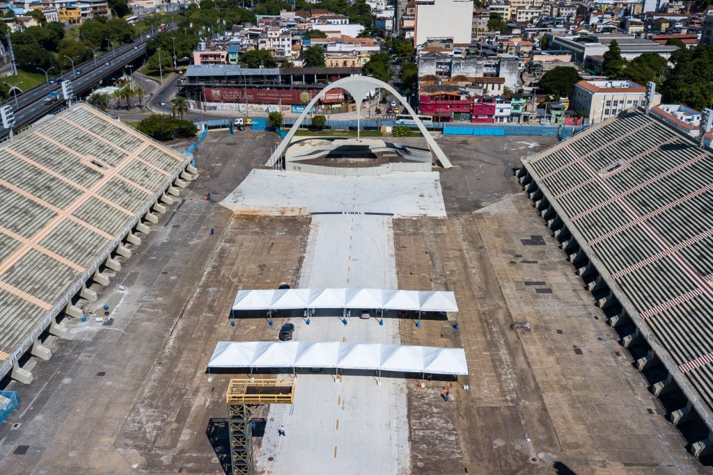 Vista del Sambódromo de Rio que se utiliza como centro de vacunación