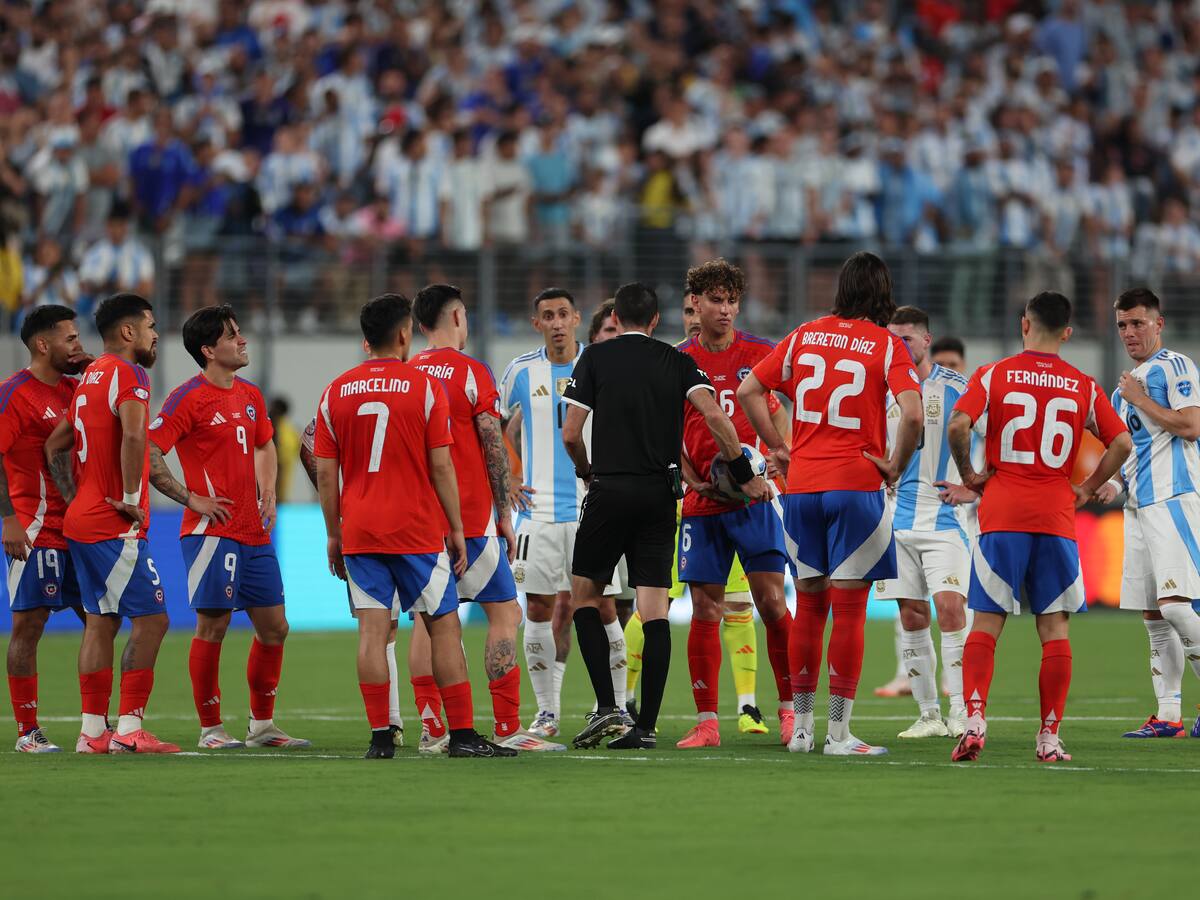 Los cuatro jugadores de la Roja que podrían ser suspendidos para el partido frente a Bolivia en Santiago