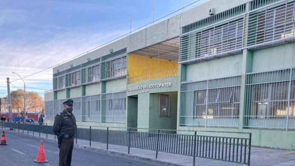 Alarma en Calama: estudiante de séptimo básico es sorprendido con arma en colegio