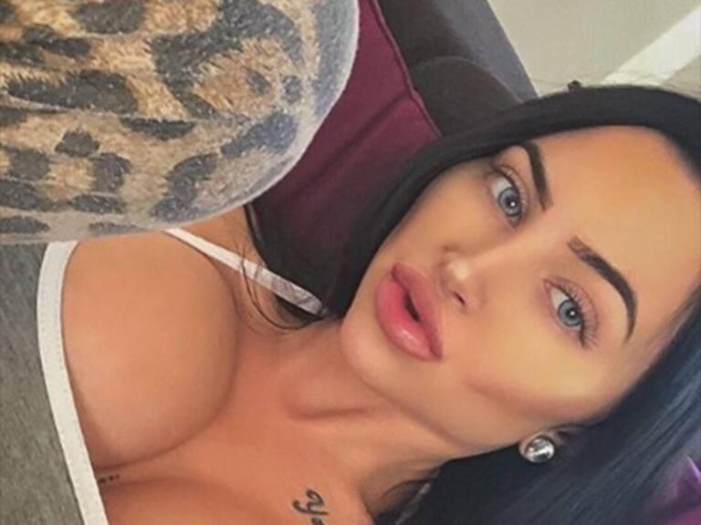 Mujer cambió por completo su apariencia física tras sufrir bullying cuando era niña