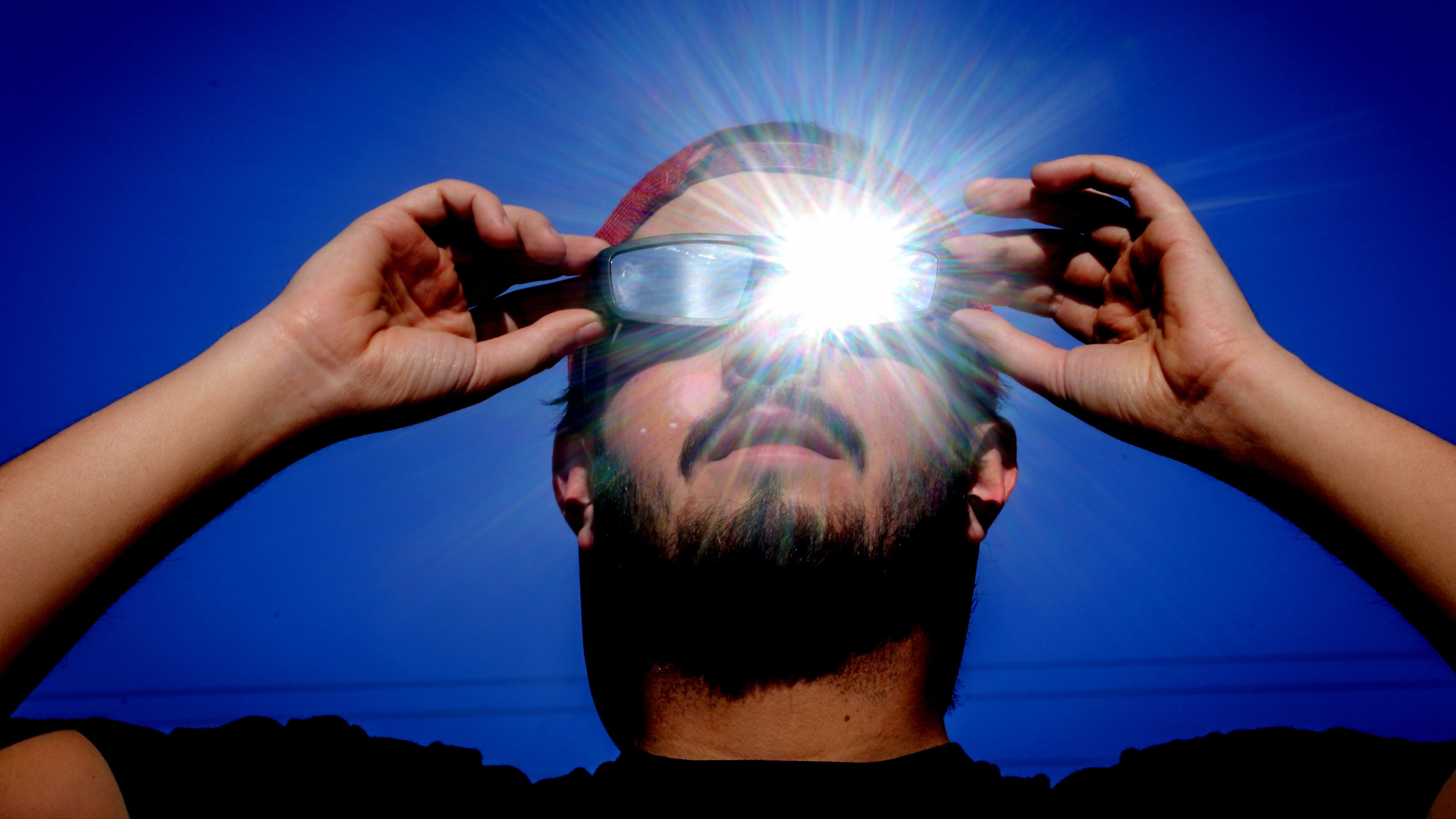 Cómo ver el eclipse de forma segura