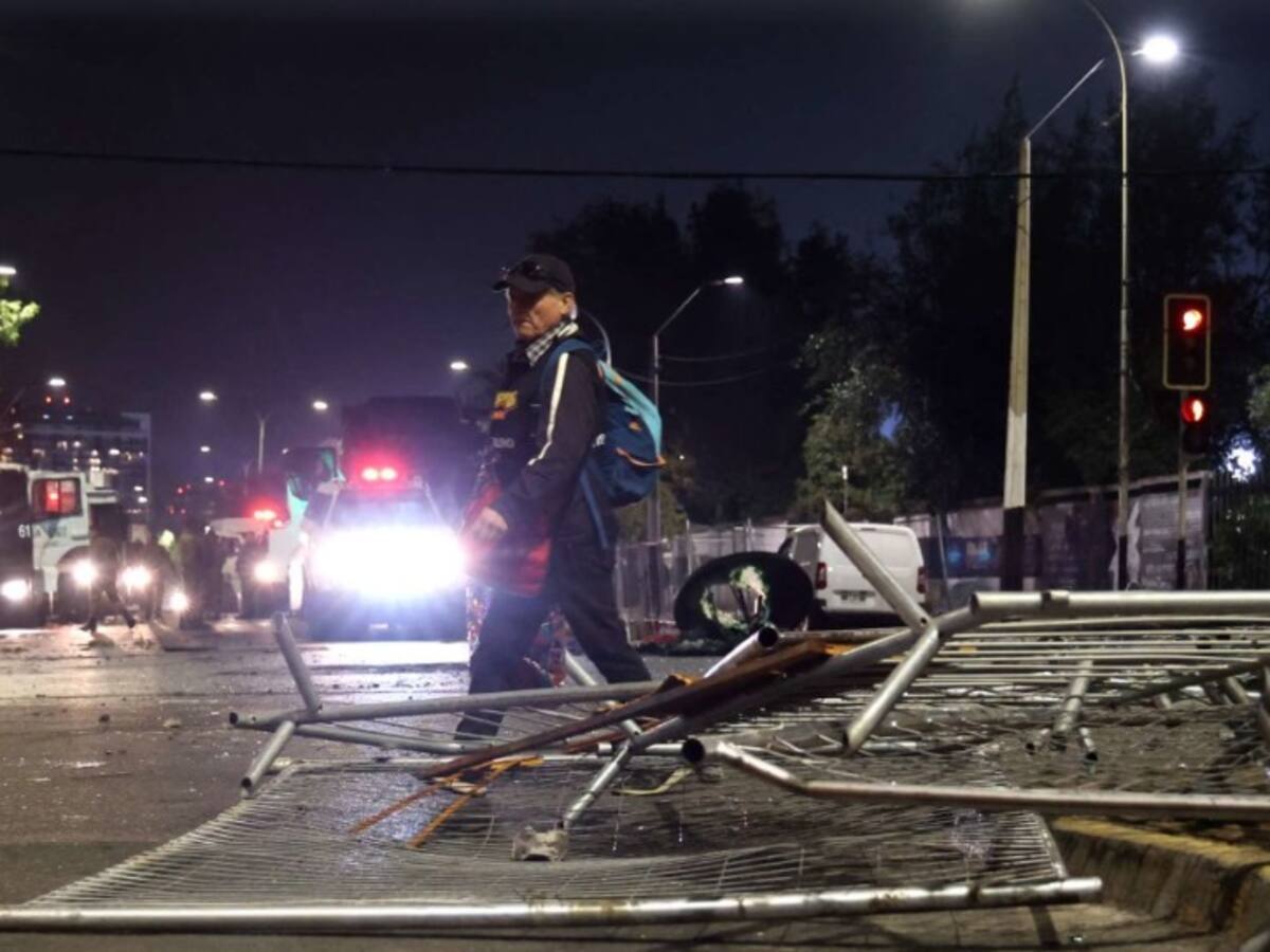 Más de un centenar de vecinos de Macul denuncian a Blanco y Negro por inseguridad e insalubridad en los alrededores del Estadio Monumental