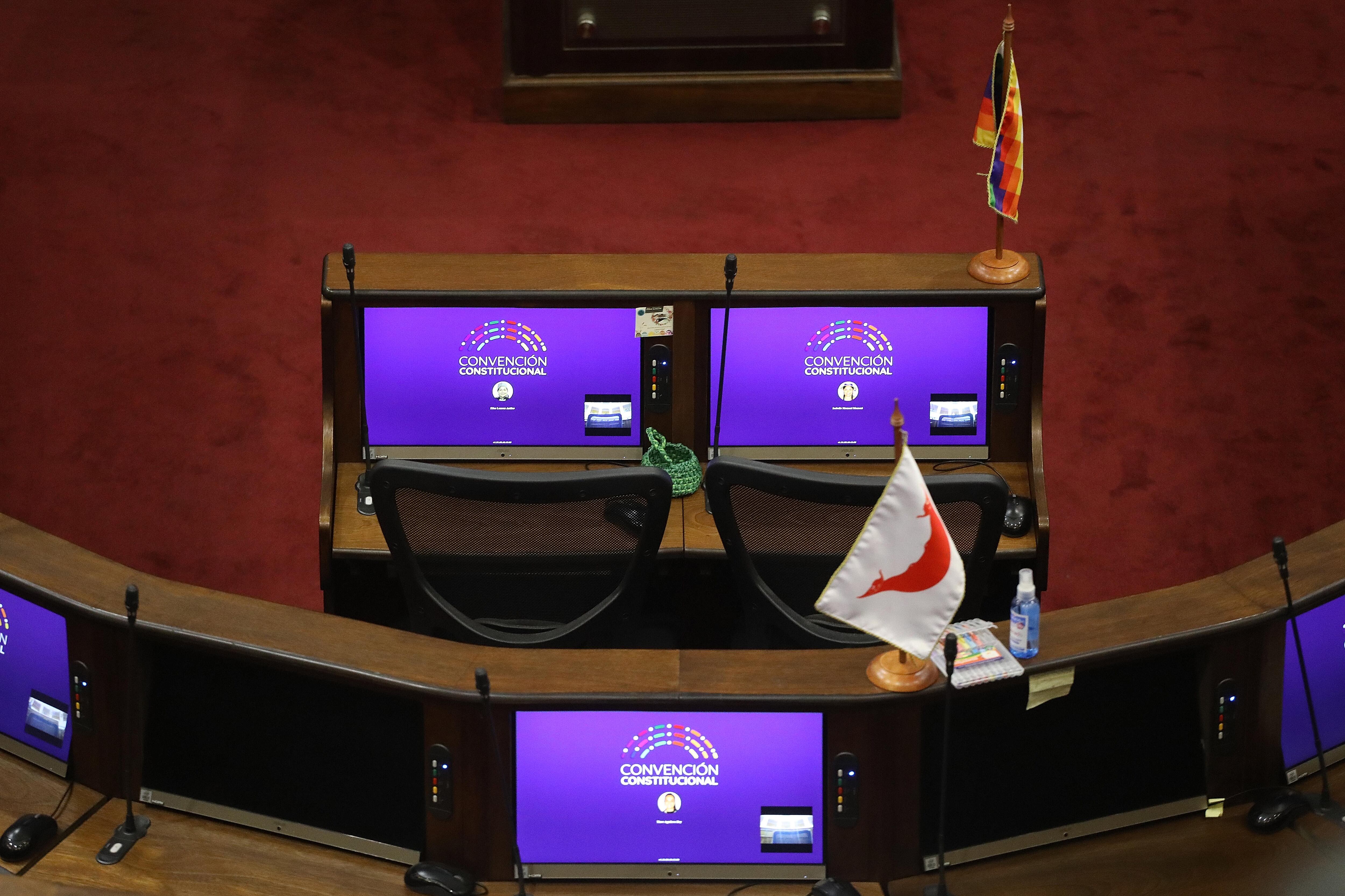 22 de Abril del 2022/SANTIAGOmonitores de computadores, durante el Pleno Convención Segundo Informe Sistema Político, que se realiza en el ex congreso Nacional.
FOTO: SEBASTIAN BELTRAN GAETE/AGENCIAUNO
