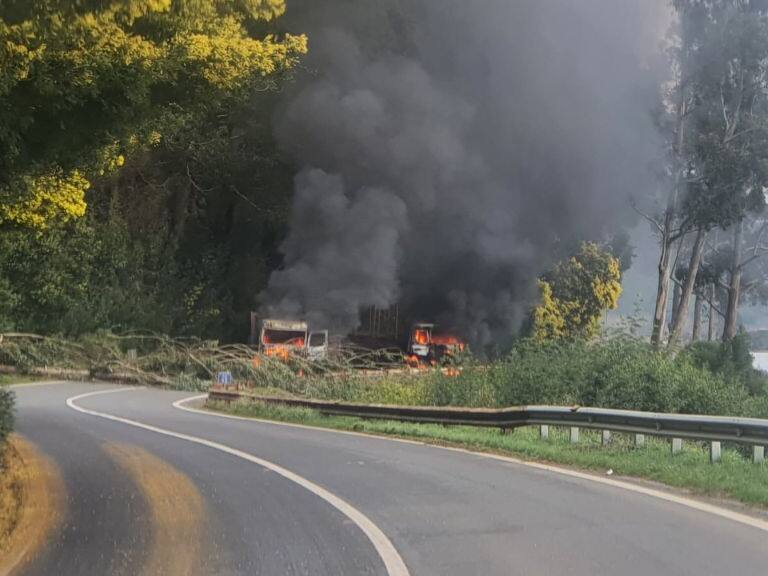 quema de camiones en ruta de Contulmo - región del Bio Bio - Provincia de Arauco