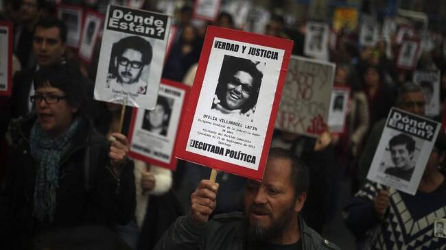 17 DE AGOSTO DE 2018/SANTIAGOLa Agrupacin de Familiares de Detenidos Desaparecidos y la Agrupacin de Familiares de Ejecutados Polticos, marcharon hasta el Palacio de Tribunales en contra de libertad concedida a condenados de Punta Peuco.
FOTO: CRISTOBAL ESCOBAR/AGENCIAUNO