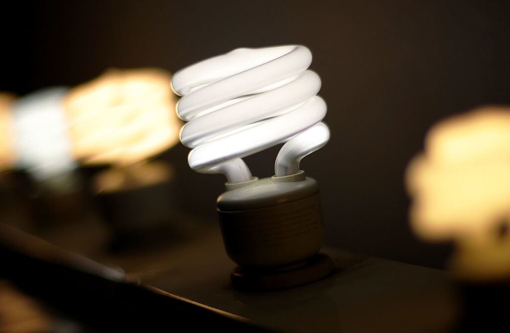 SAN FRANCISCO - JANUARY 31: A display of compact flourescent light bulbs is seen at the City Lights Light Bulb Store January 31, 2007 in San Francisco, California. California State Assemblyman Lloyd Levine is preparing to introduce a bill that would call for the incandescent bulb to be banned in California and be replaced by compact flourescents. (Photo illustration by Justin Sullivan/Getty Images)