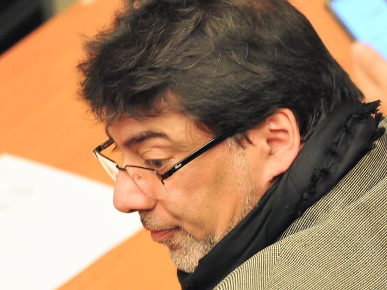 03 DE JUNIO DEL 2024 / SANTIAGO
En el 3° Juzgado de Garantía de Santiago, continúa la audiencia de formalización de la investigación contra el alcalde de Recoleta, Daniel Jadue, imputado por el Ministerio Público por delitos de cohecho, fraude al fisco y estafa, en el marco de la investigación del caso “farmacias populares”.
FOTO: VICTOR HUENANTE / AGENCIAUNO