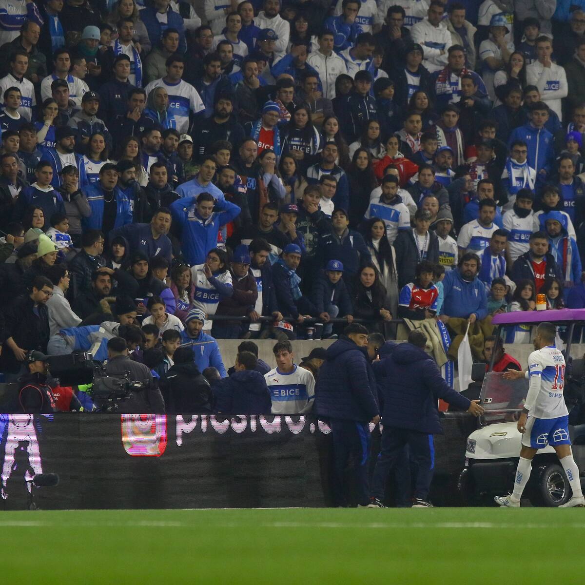 Emergencia en las tribunas, show de Correa y un final a golpes: el lado B del triunfo de Colo Colo en el clásico ante la UC