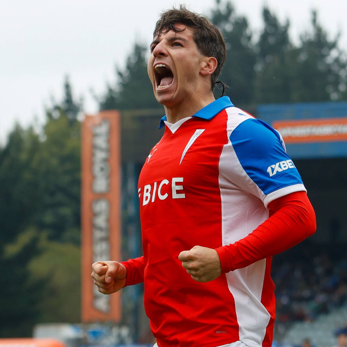 La UC aprovecha el impulso copero: golea a Huachipato y se instala como el nuevo escolta de Colo Colo