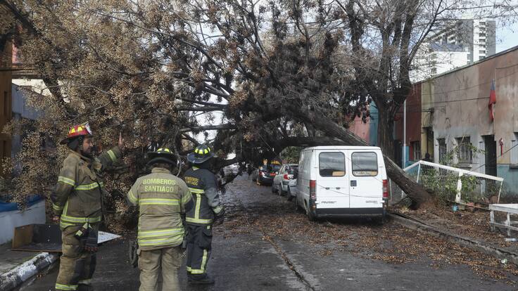Sistema frontal en Chile: ministra Tohá confirma tres personas fallecidas a causa de las lluvias