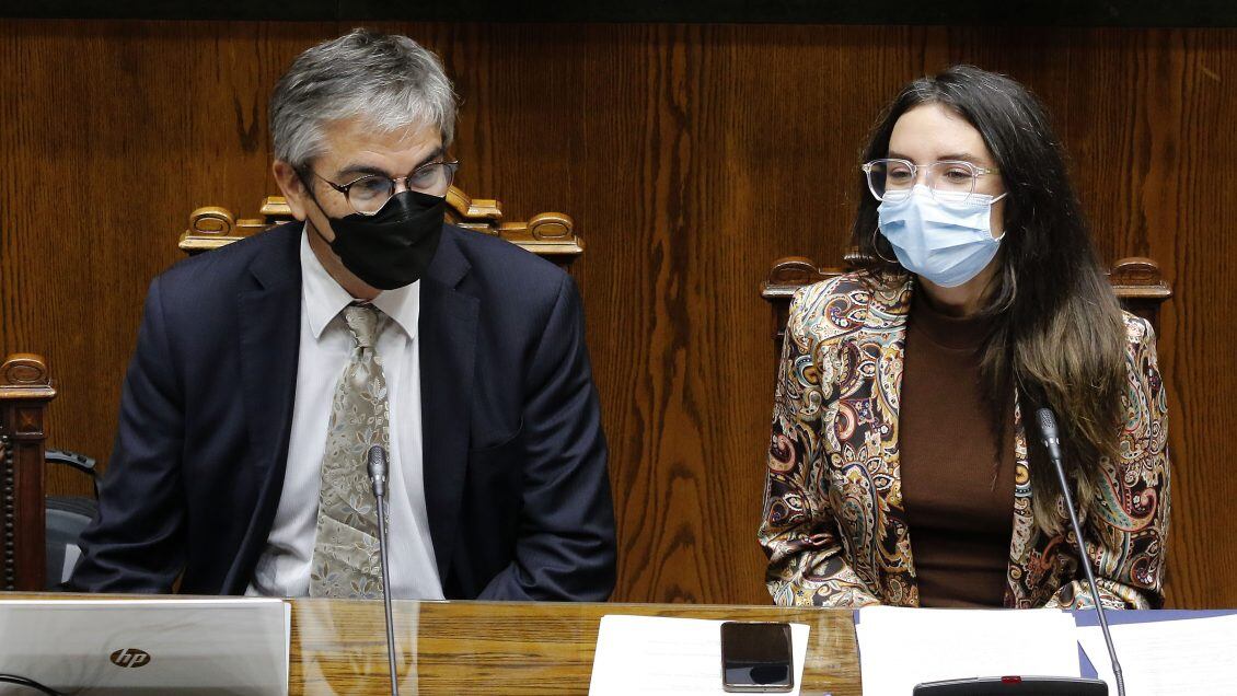 04 DE MAYO DE 2022/VALPARAISOLos ministros Mario Marcel (i) y Camila Vallejo (d), durante la Sesión especial del Senado, en donde se vota el nombramiento para nuevo director de Televisión Nacional de Chile.
FOTO: LEONARDO RUBILAR CHANDIA/AGENCIAUNO