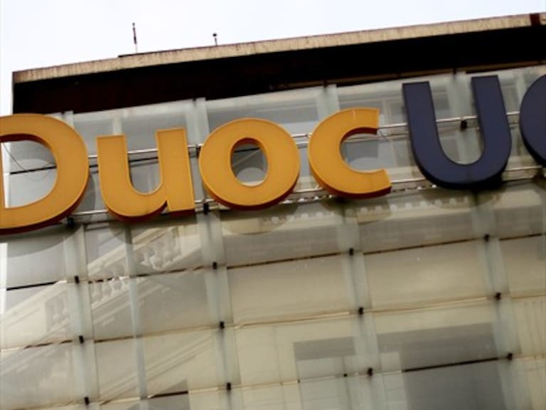 Demandan a Duoc UC por no respetar nombre y sexo legal de estudiante trans