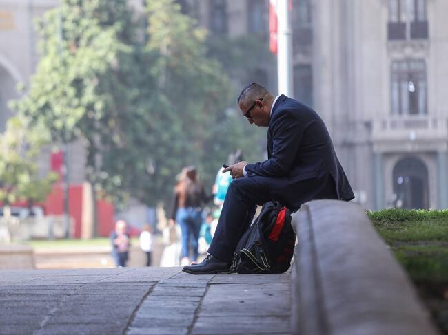Estudio revela la principal preocupación de los trabajadores en Chile: afecta a 1 de cada 4 empleados