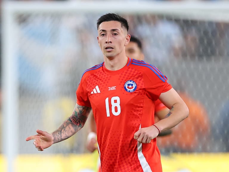 Rodrigo Echeverría reacciona a la nómina de Chile sin “dorados” y nombra a tres nuevos líderes en La Roja