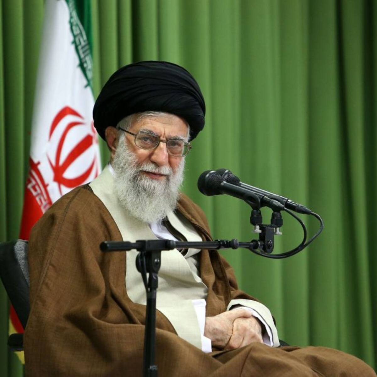Irán entra en “máxima alerta” y blinda sus cielos por el funeral de Alí Jamenei