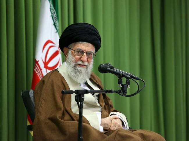 El líder supremo de Irán, el ayatolá Ali Jamenei, en un diálogo con estudiantes