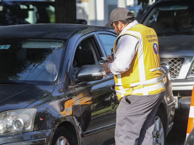 Restricción vehicular 2024 en Chile: cómo saber si mi auto se ve afectado por la medida y en qué días