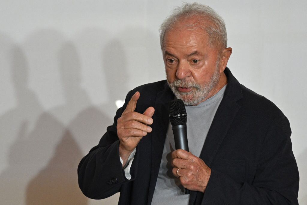 El candidato presidencial Lula Da Silva ante religiosos en Brasil