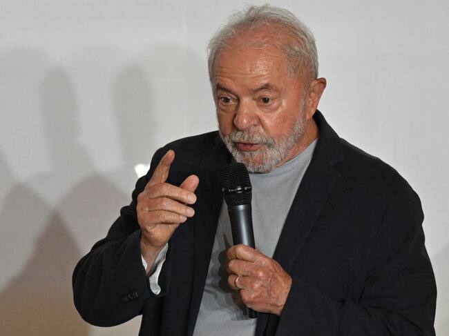 El candidato presidencial Lula Da Silva ante religiosos en Brasil