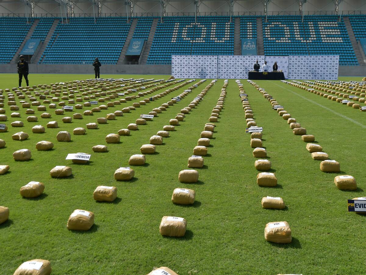 Ofician a municipio de Iquique por exhibir drogas en la cancha del Estadio Tierra de Campeones