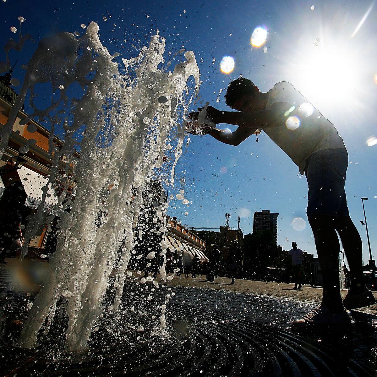 El radical cambio del tiempo en Santiago: pasará de lluvias a calor extremo en solo 24 horas