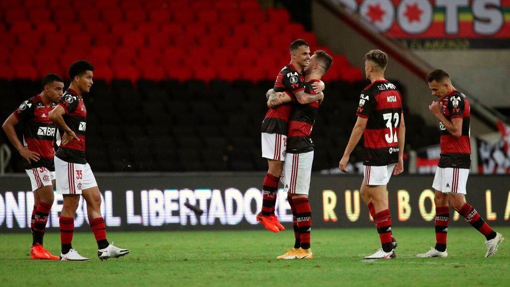 Flamengo's players react at the end of the closed-door Copa Libertadores group phase football match between Brazil's Flamengo and Colombia's Junior at the Maracana stadium in Rio de Janeiro, Brazil, on October 21, 2020, amid the COVID-19 novel coronavirus pandemic. (Photo by Buda Mendes / POOL / AFP) (Photo by BUDA MENDES/POOL/AFP via Getty Images)