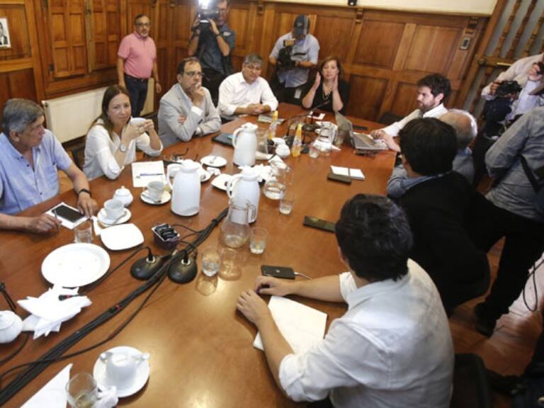 Sin liberales ni radicales: oficialismo se reúne para retomar lazos tras roces por cambio de gabinete