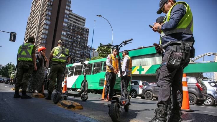 Comienza la fiscalización de scooters eléctricos en la Región Metropolitana: el límite permitido será 25 km/h