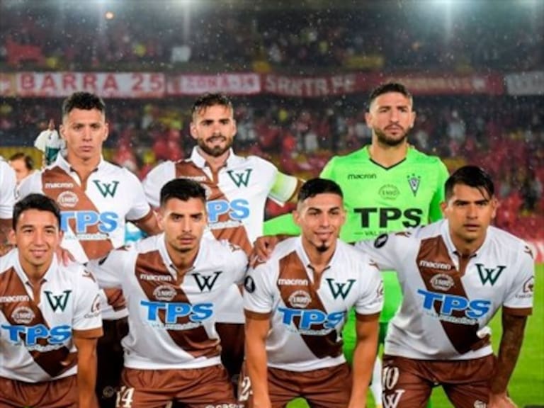 Santiago Wanderers homenajeó histórica camiseta en la Copa Libertadores