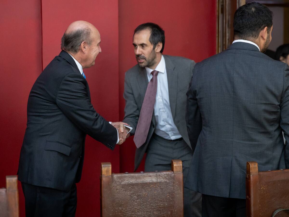 Ministro Grau y Jorge Quiroz sostienen primera reunión de traspaso en Hacienda: “Busca facilitar la transición entre una administración y otra”
