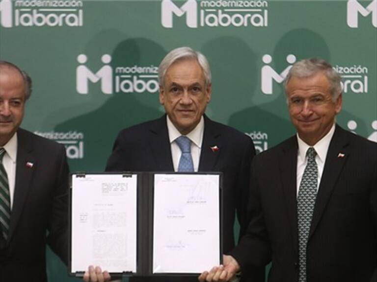 Piñera firmó segundo proyecto de reforma laboral: permitiría acortar semana de trabajo a cuatro días