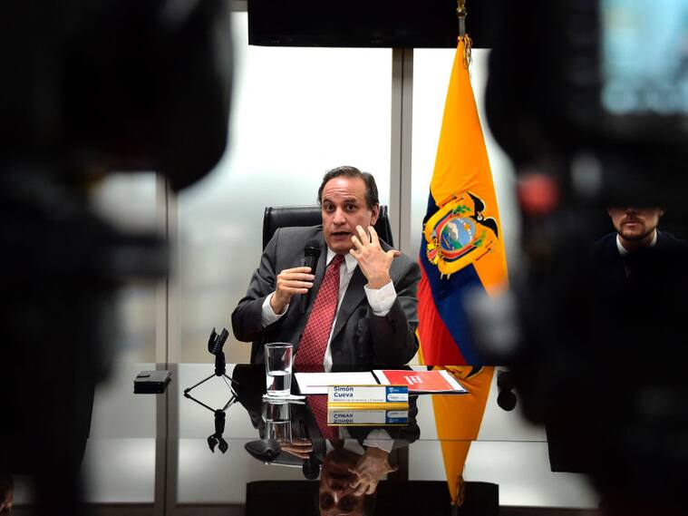El ministro de economía ecuatoriano Simon Cueva