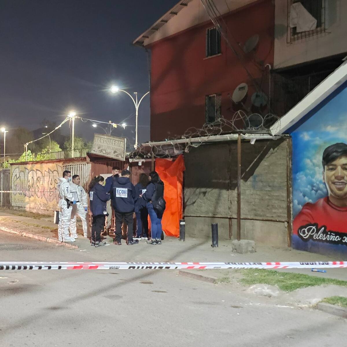 Joven fue asesinado a balazos dentro de un block en Quilicura: se hallaron al menos cinco casquillos