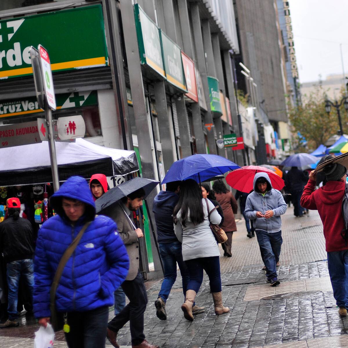 Vuelve la lluvia a Santiago: este día de la semana comenzarán las precipitaciones en la capital