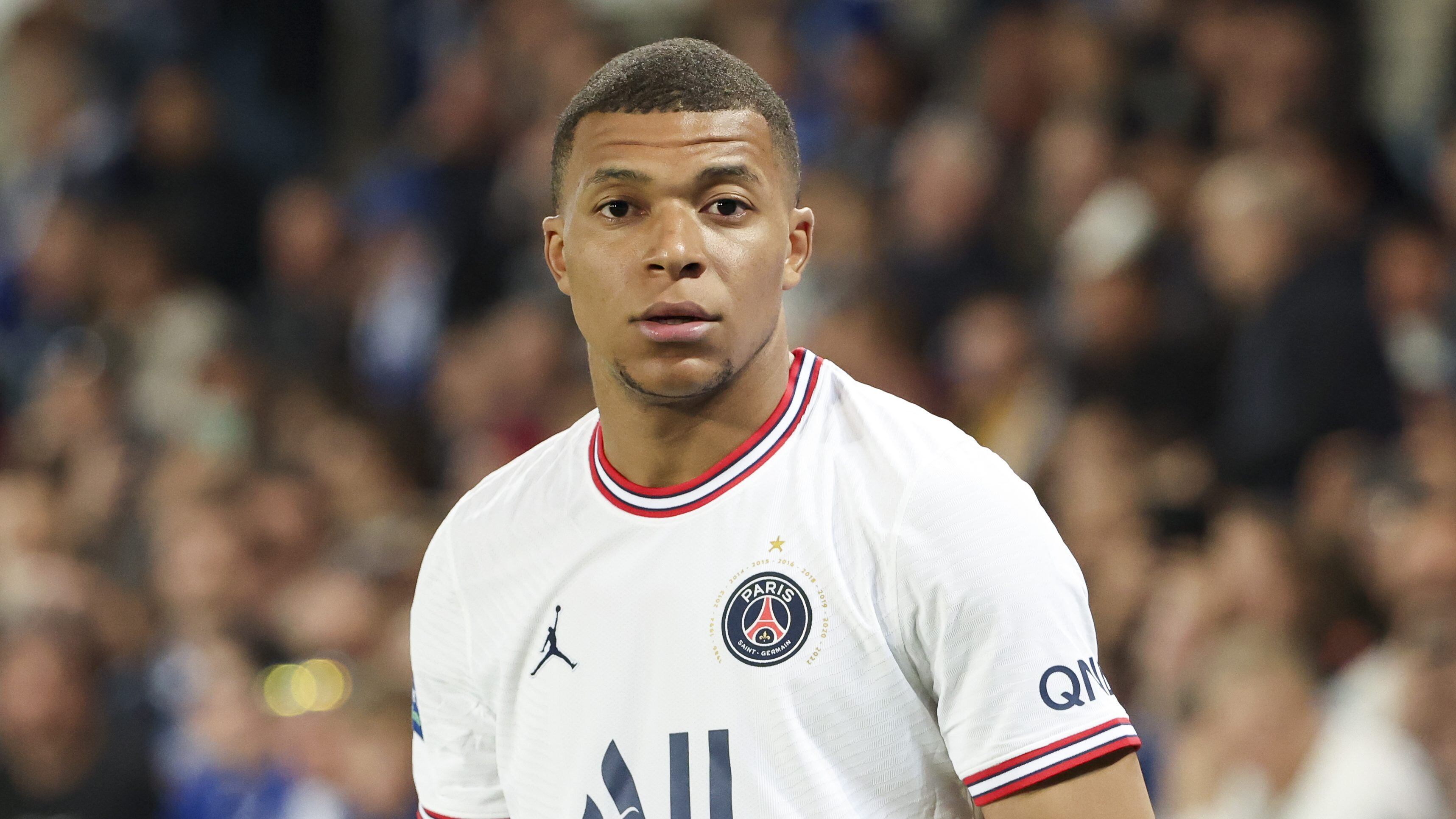 Madre de Kylian Mbappé desmiente que haya renovado con el PSG