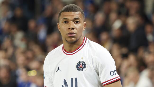 Madre de Kylian Mbappé desmiente que haya renovado con el PSG