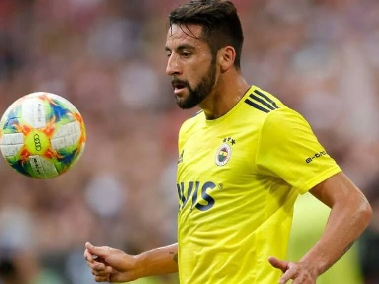 Aseguran que Mauricio Isla podría ser el próximo refuerzo de Boca Juniors