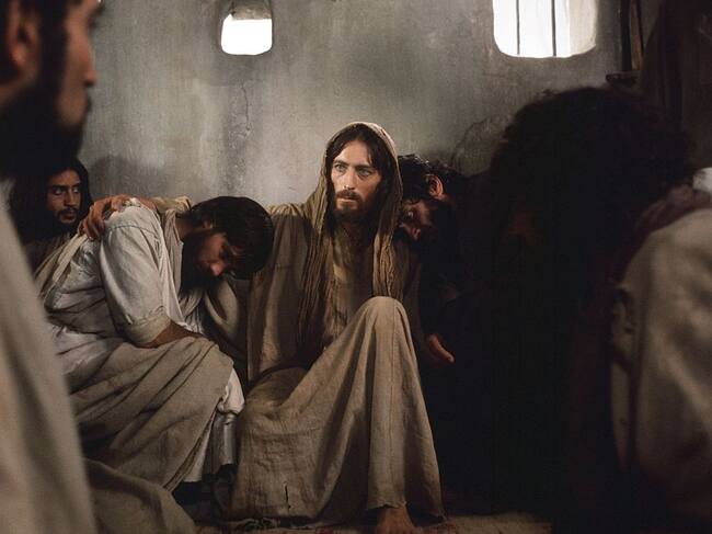 Semana Santa 2024: Así luce Robert Powell, el actor protagonista de Jesús de Nazaret que hoy tiene 79 años