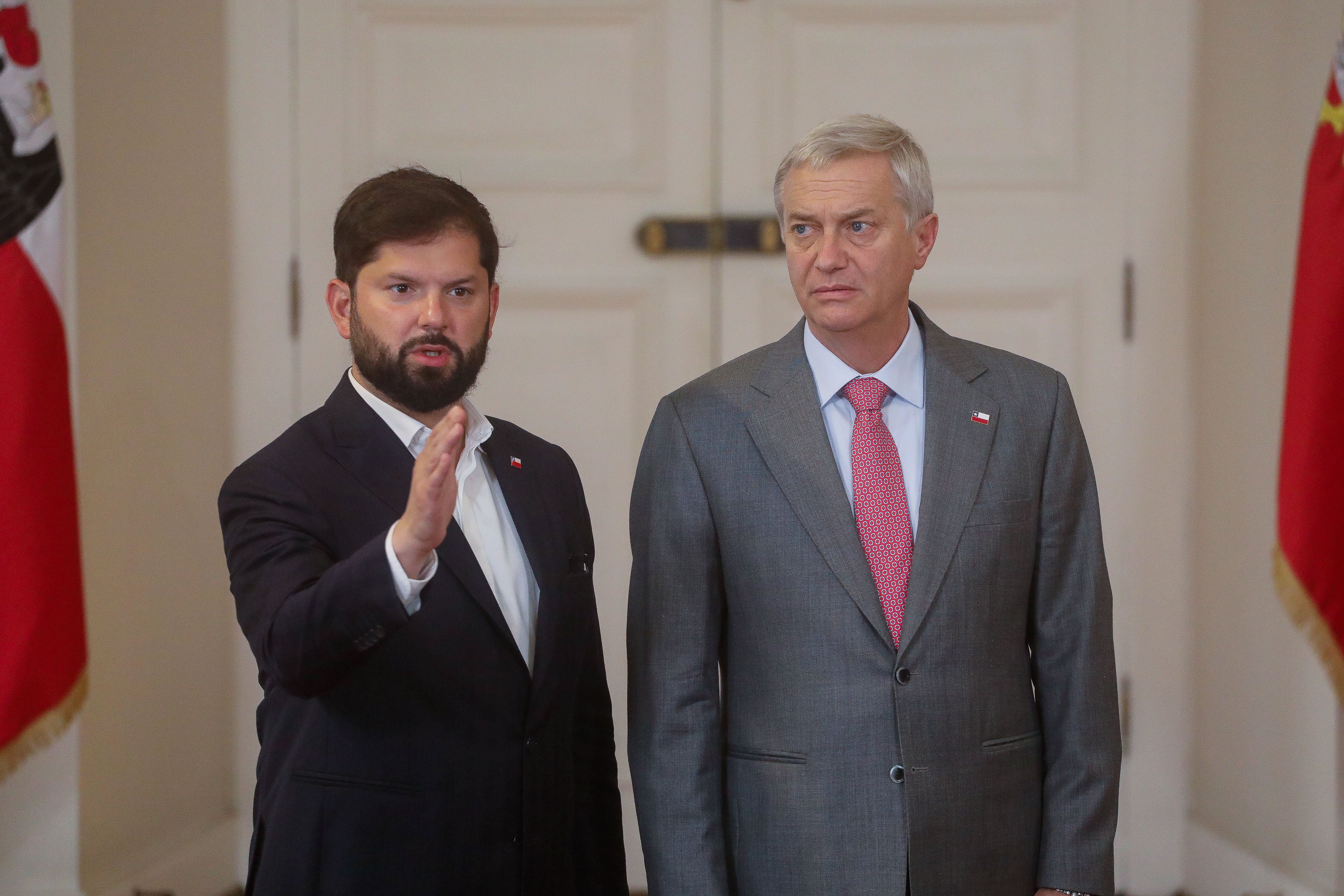 15 de diciembre de 2025 / SANTIAGOEl Presidente de la República, Gabriel Boric, recibe en el Palacio de la Moneda, al presidente electo, Jose Antonio Kast.FOTO: SEBASTIAN BELTRAN GAETE / AGENCIAUNO