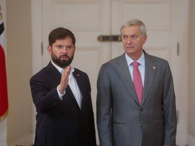 15 de diciembre de 2025 / SANTIAGO
El Presidente de la República, Gabriel Boric, recibe en el Palacio de la Moneda, al presidente electo, Jose Antonio Kast.
FOTO: SEBASTIAN BELTRAN GAETE / AGENCIAUNO