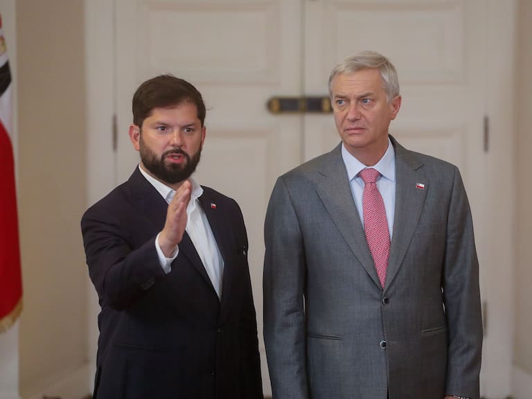 15 de diciembre de 2025 / SANTIAGO
El Presidente de la República, Gabriel Boric, recibe en el Palacio de la Moneda, al presidente electo, Jose Antonio Kast.
FOTO: SEBASTIAN BELTRAN GAETE / AGENCIAUNO